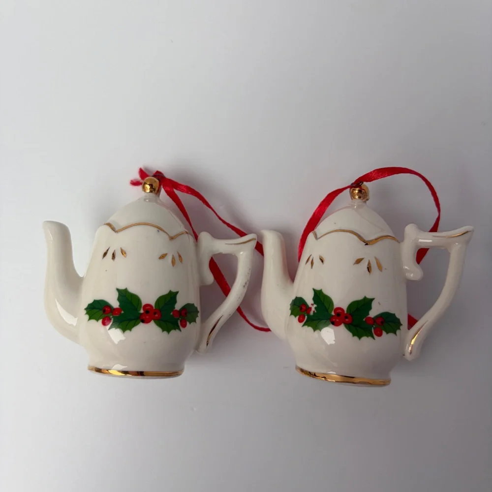 VTG Tea Pots Christmas Ornaments Holly Ivory Ceramic Porcelain‎ Set of 2